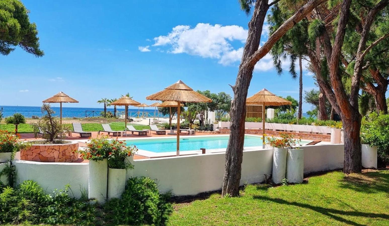 Hotel Mare Pineta Santa Margherita di Pula Exterior photo