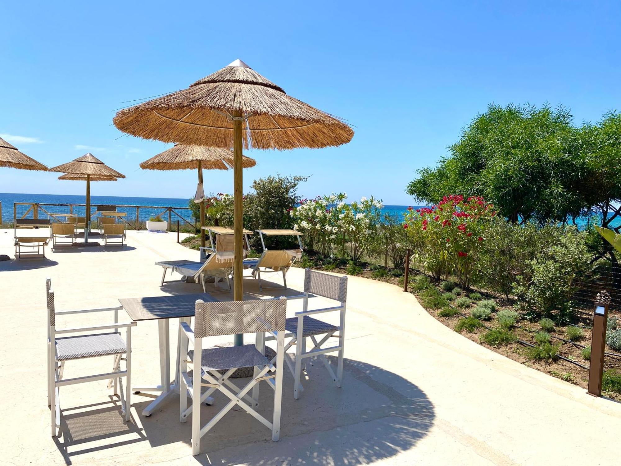 Hotel Mare Pineta Santa Margherita di Pula Exterior photo