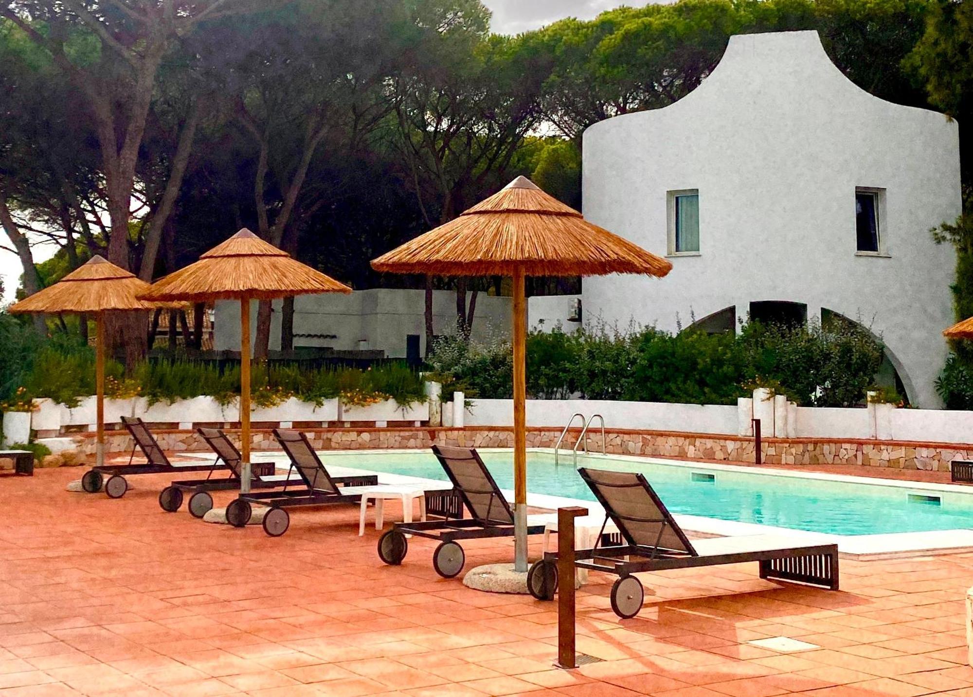 Hotel Mare Pineta Santa Margherita di Pula Exterior photo